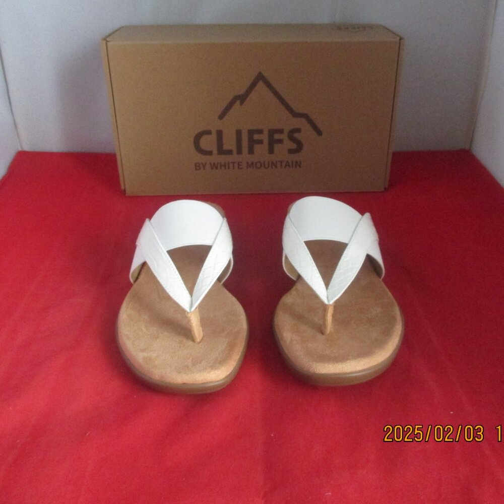 Cliffs by White Mountain Bumble Thong Sandal $49 - US Size 7 1/2 - White - 1155 - Picture 4 of 11
